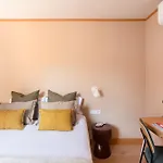 C211 Barcelona Apartments